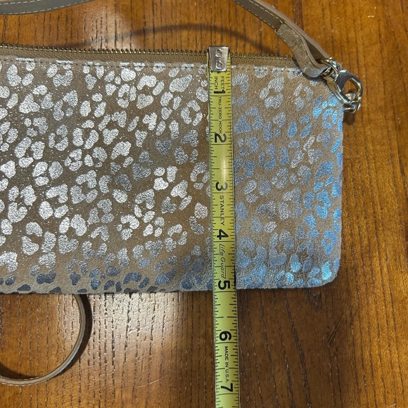 Lodis Tan & Silver Cheetah Print Wallet Convertible Crossbody Bag Like New!! - Picture 9 of 10